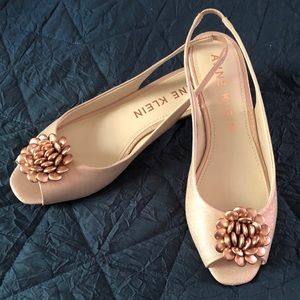 Anne Klein : Champagne Metallic / Sparkle Slides